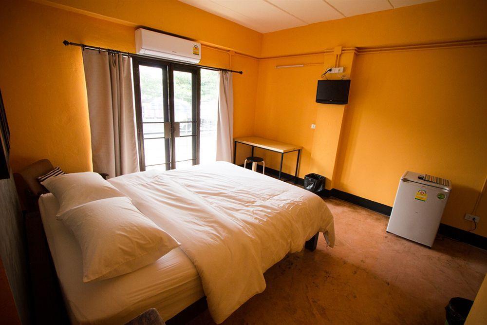 Isleep Guesthouse Chiang Mai Bagian luar foto