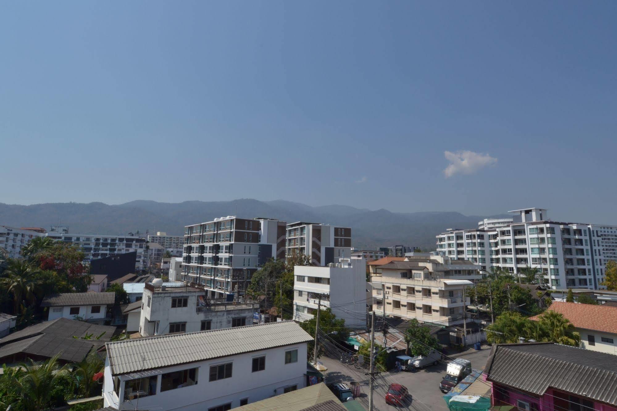 Isleep Guesthouse Chiang Mai Bagian luar foto