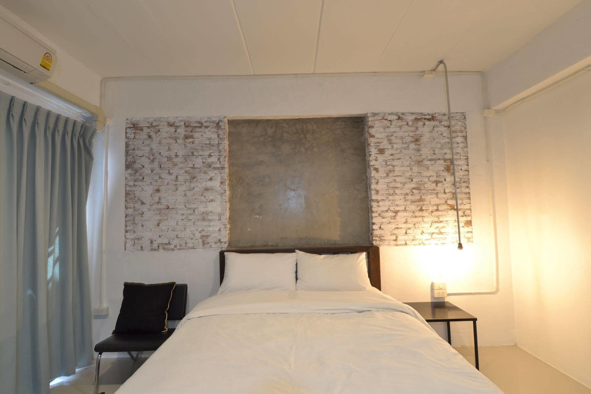 Isleep Guesthouse Chiang Mai Bagian luar foto