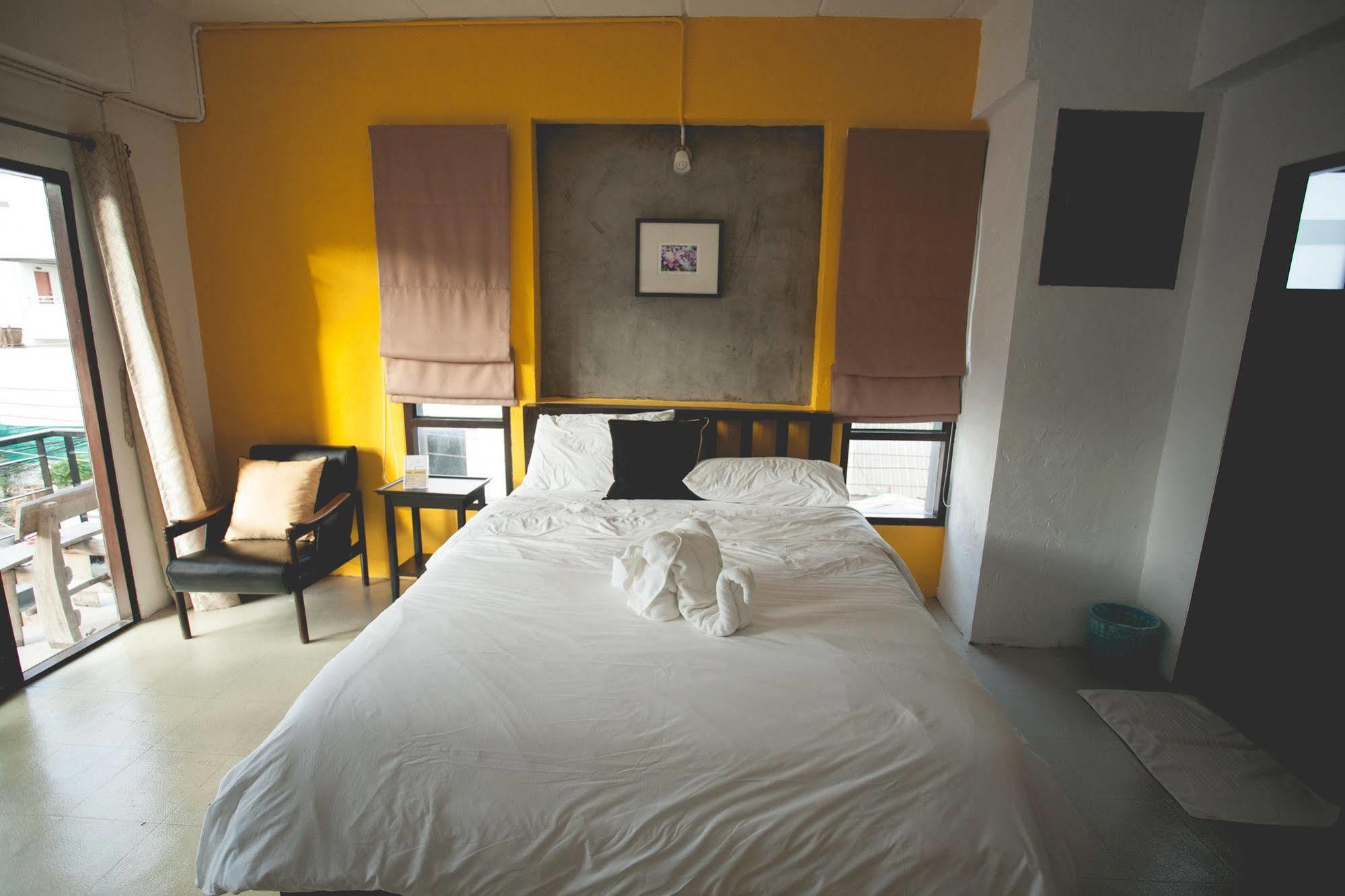 Isleep Guesthouse Chiang Mai Bagian luar foto