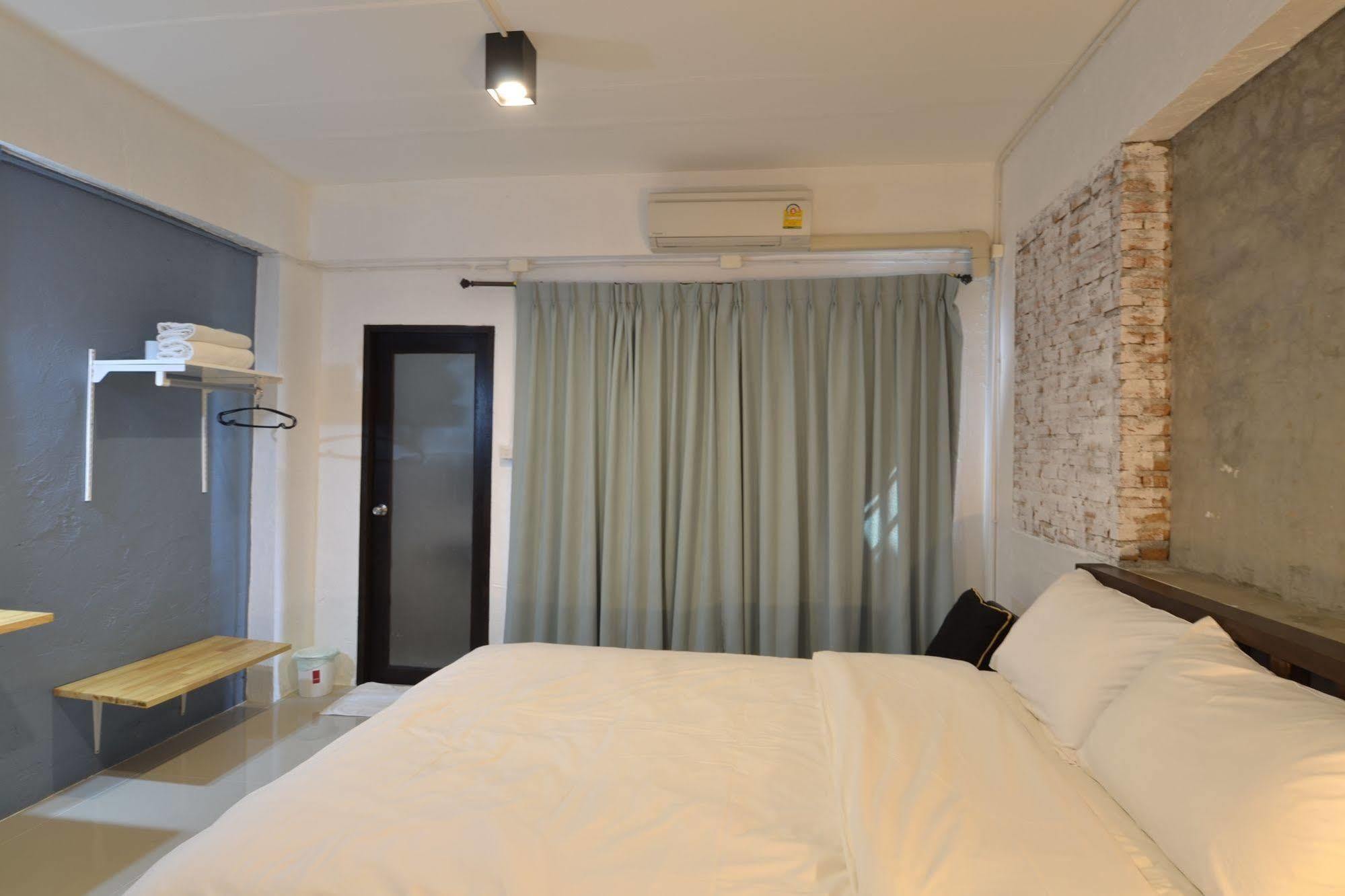 Isleep Guesthouse Chiang Mai Bagian luar foto