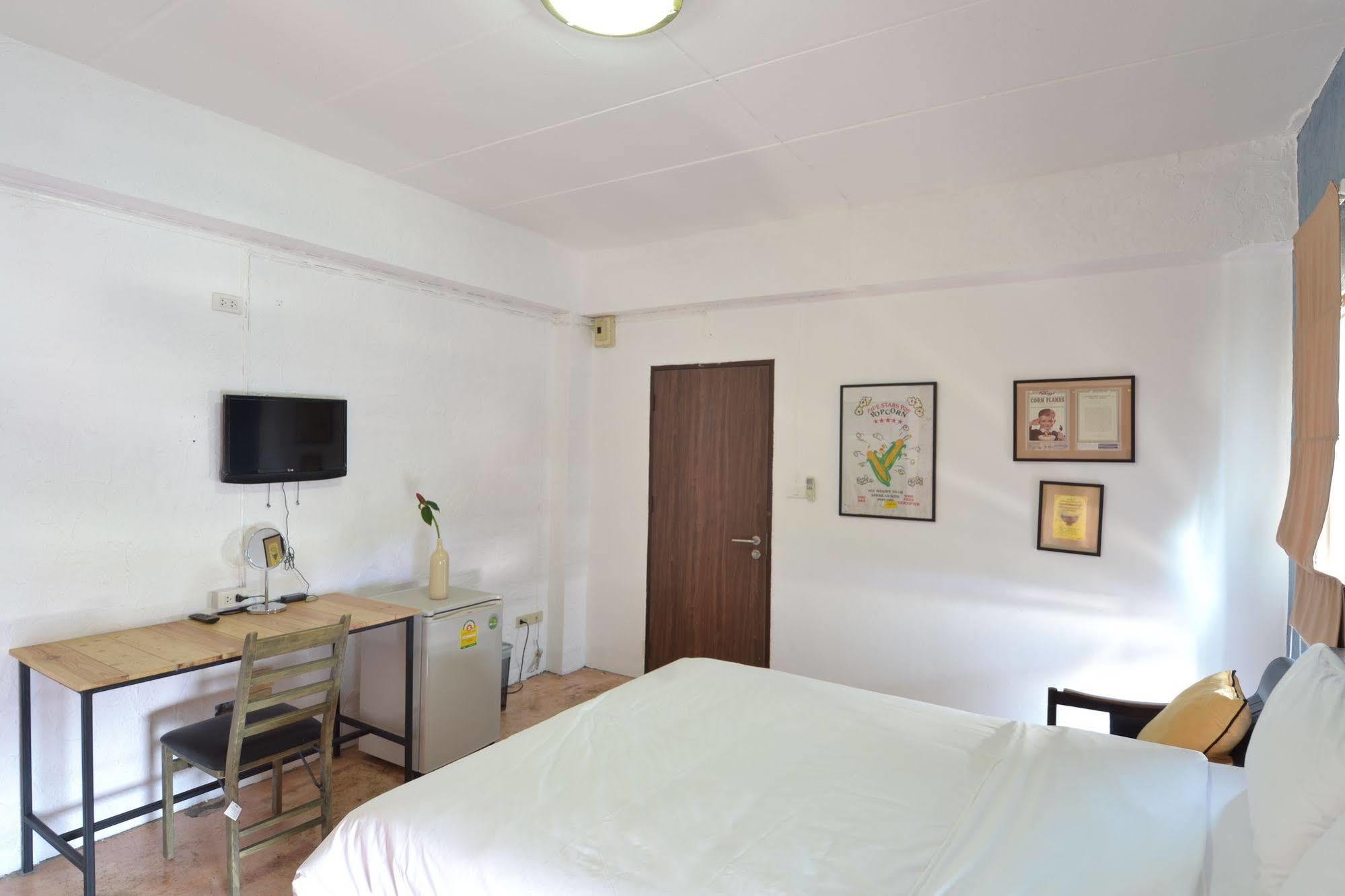 Isleep Guesthouse Chiang Mai Bagian luar foto