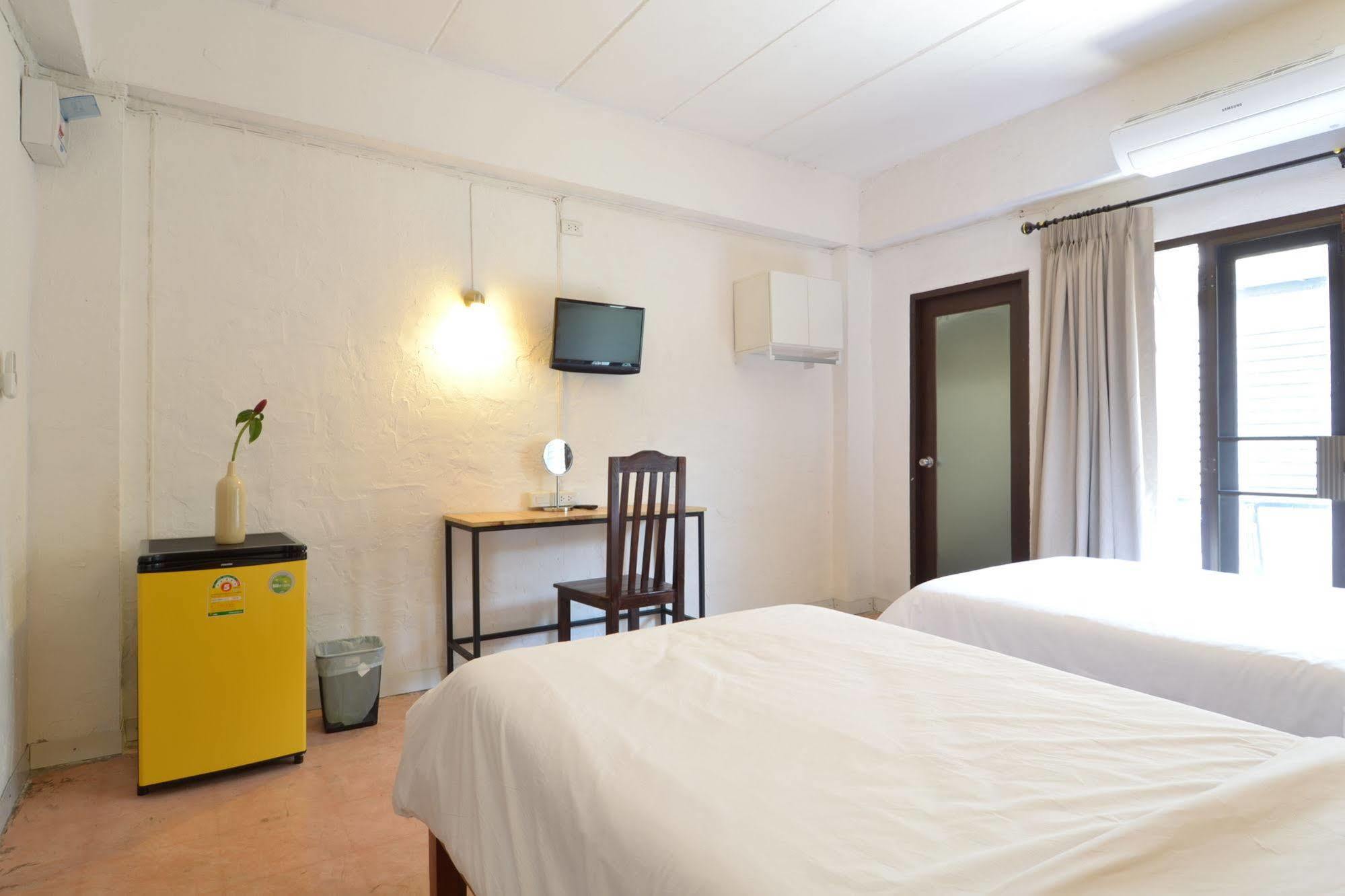 Isleep Guesthouse Chiang Mai Bagian luar foto